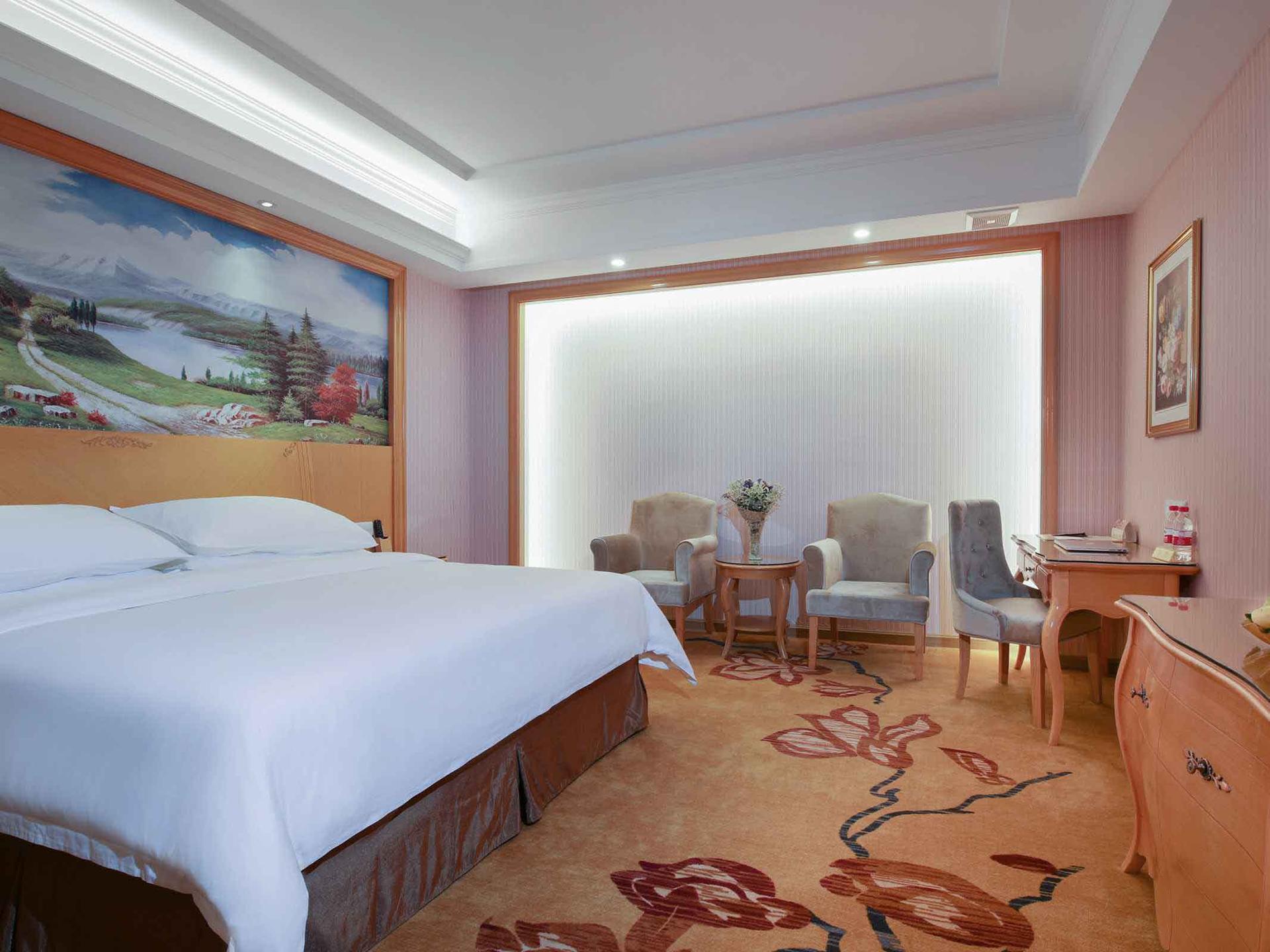 Vienna Hotel (Huizhou Qiuchang Yingbin Road) 23/57