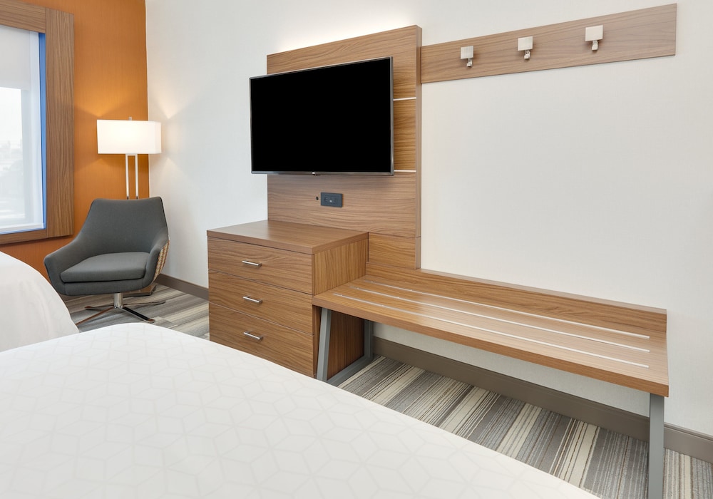 Holiday Inn Express Hotel And Suites Mitchell 21/67