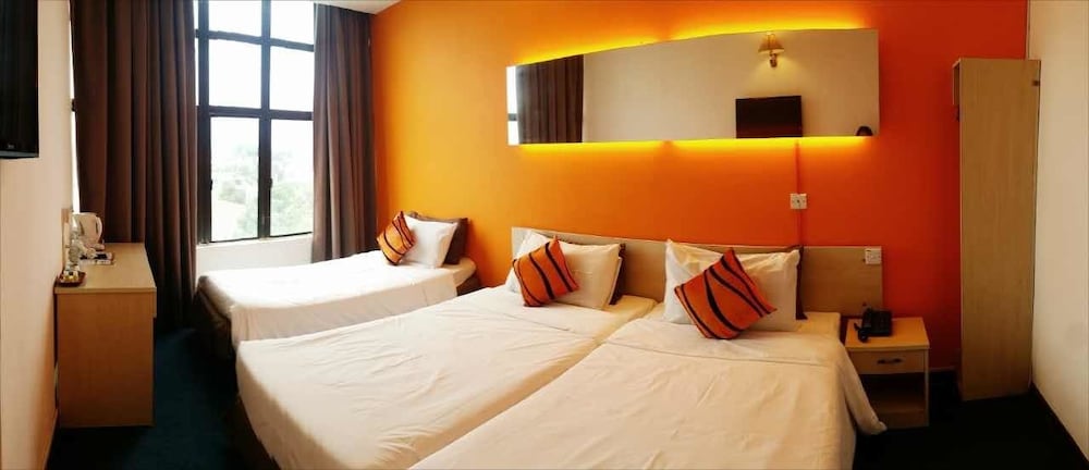 Paragon City Hotel 6/28