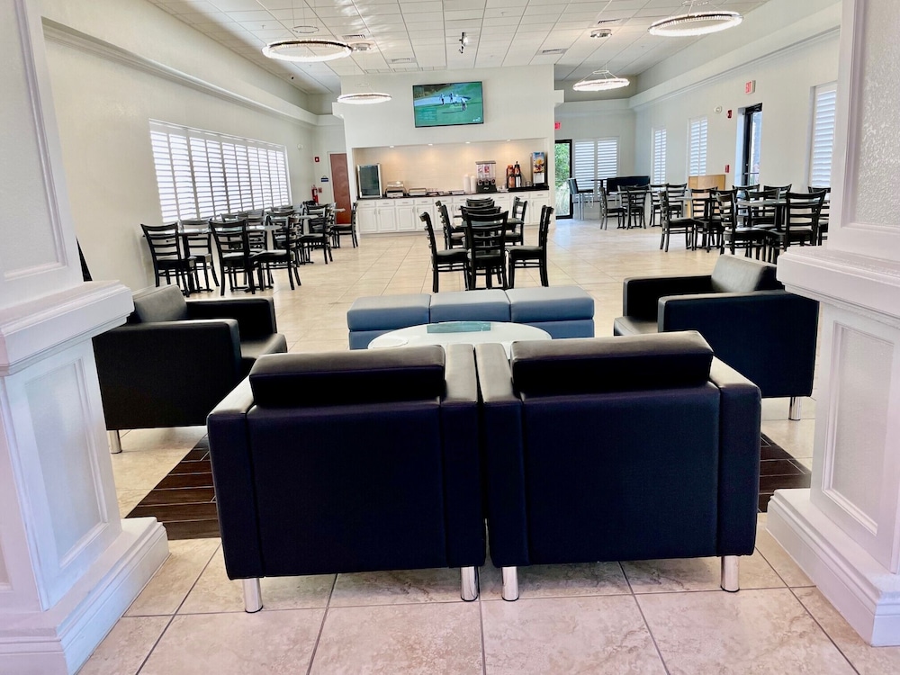 Days Inn & Suites by Wyndham Lakeland 13/85