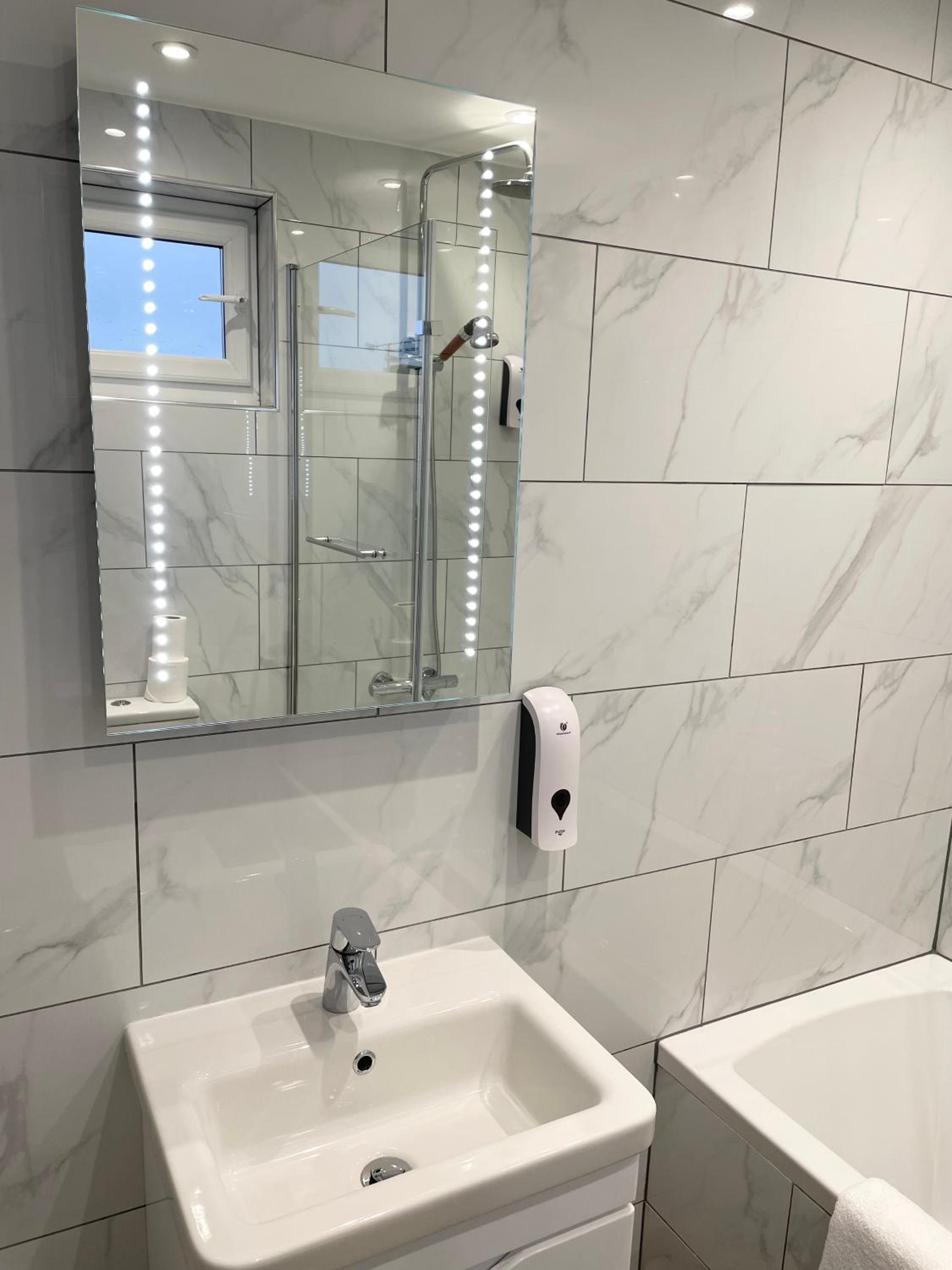 Holtwhites Hotel 53/57