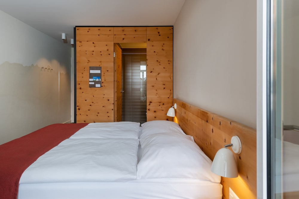 Alpine, Twin Beds
