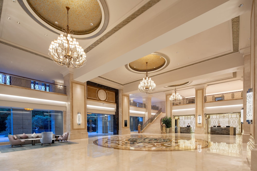 Crowne Plaza Fuzhou South 10/65