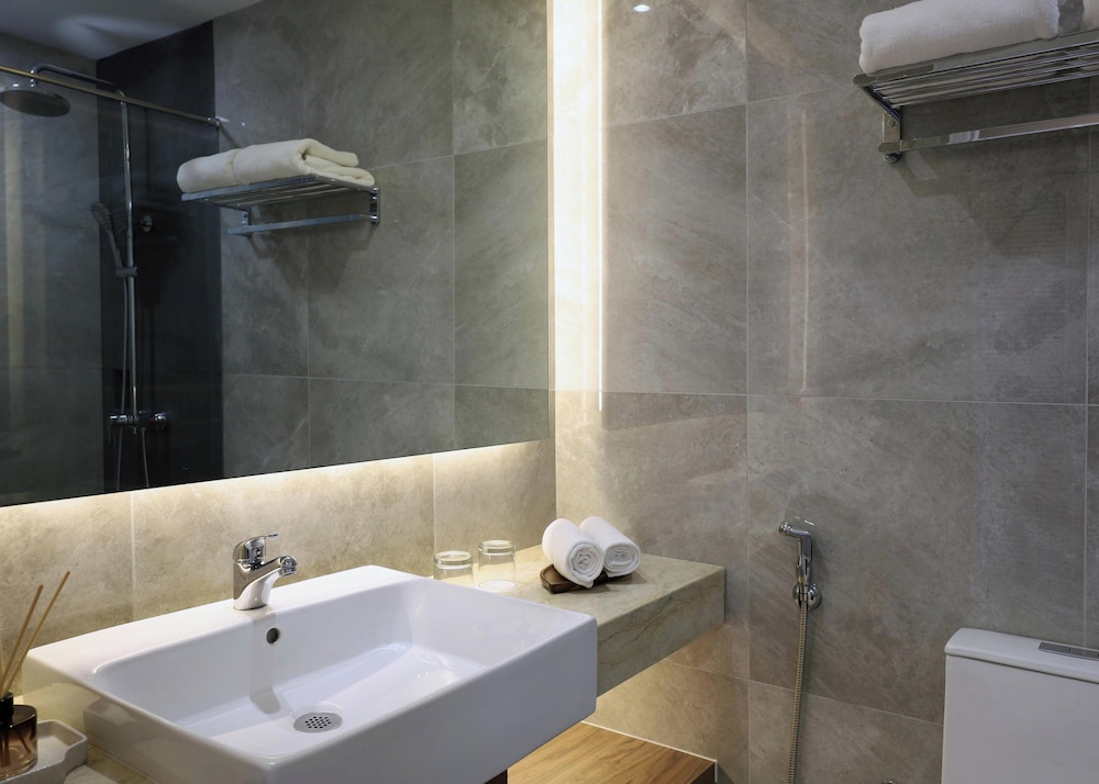 Berjaya Penang Hotel 52/53