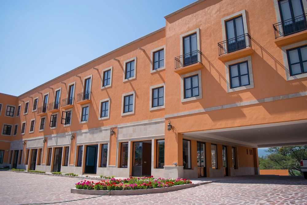 Hotel La Estacion 1/31
