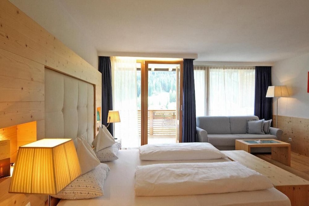 Alpine Hotel Ciasa Lara 8/40