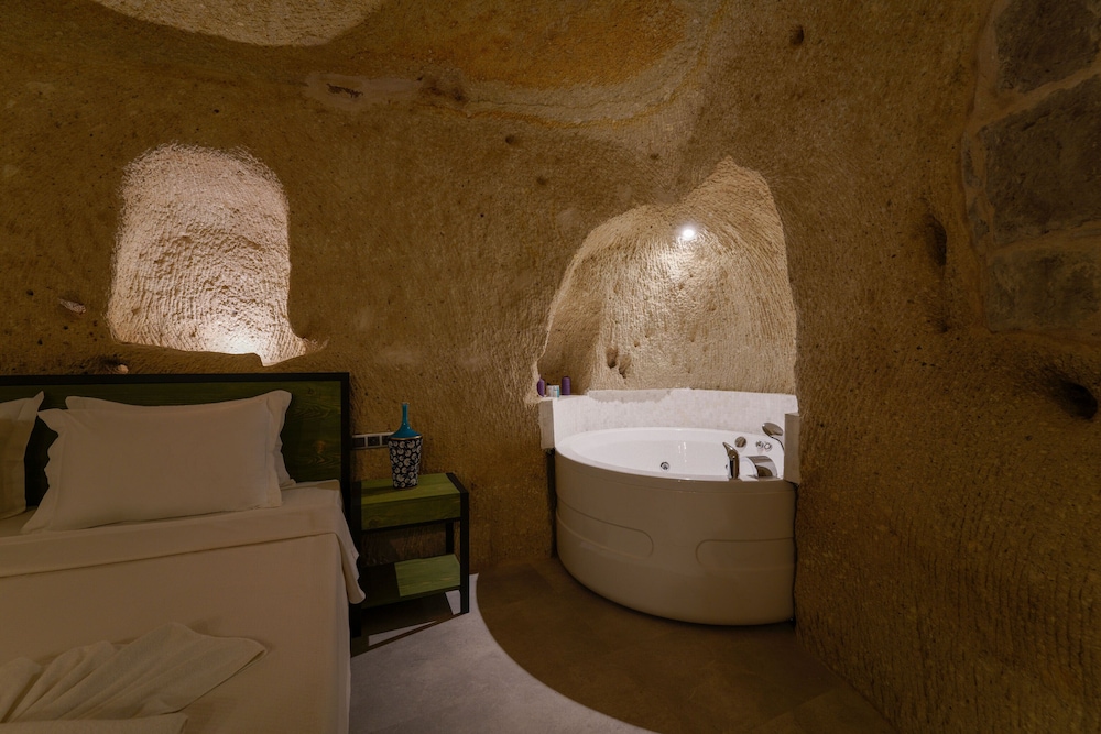 The Niche Cave Hotel +12 Adult 45/50