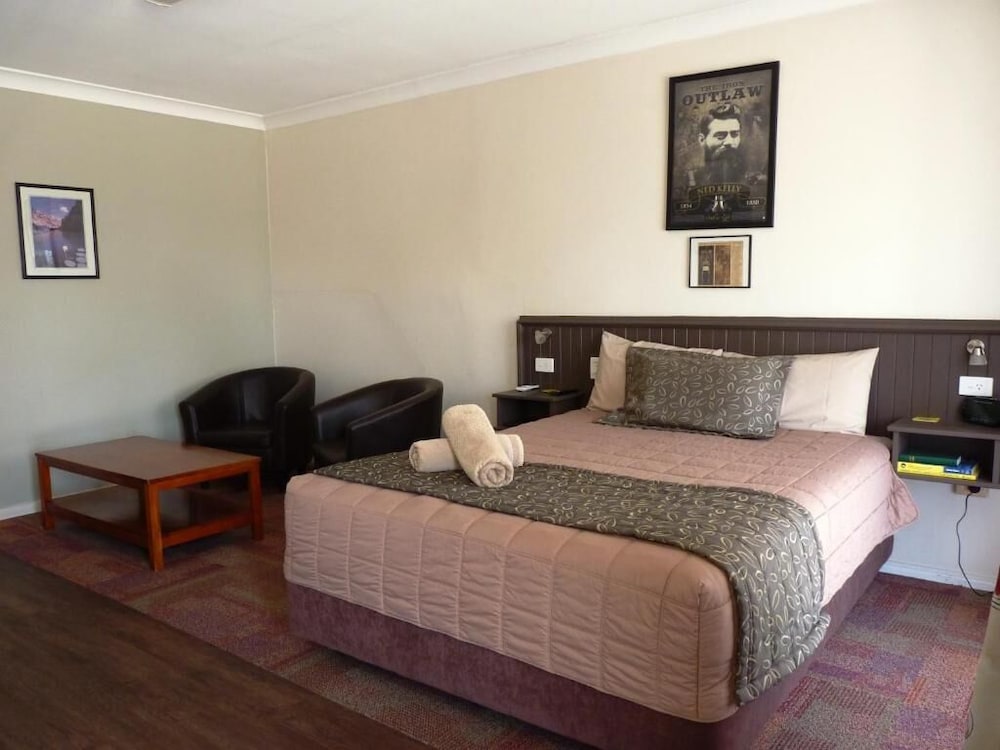 Winchester Motel 12/49