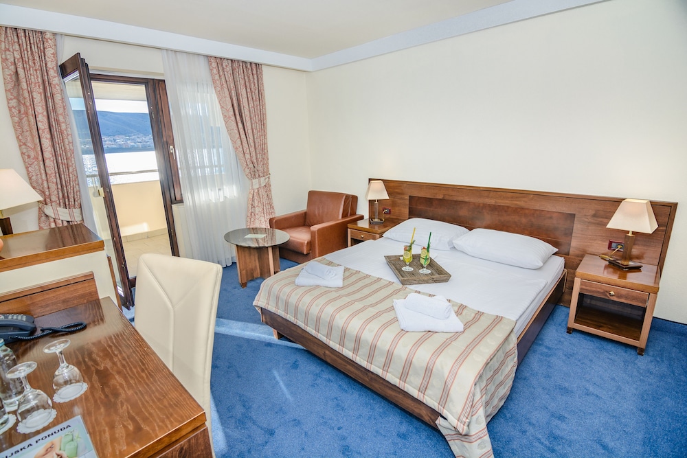 غرفة سوبيريور بسرير كينج بإطلالة على البحر بشرفة مع سرير إضافي، Family Hotel Pagus - All Inclusive 3/5