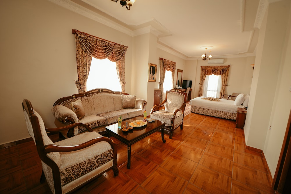 Yay Grand Hotel 5/17