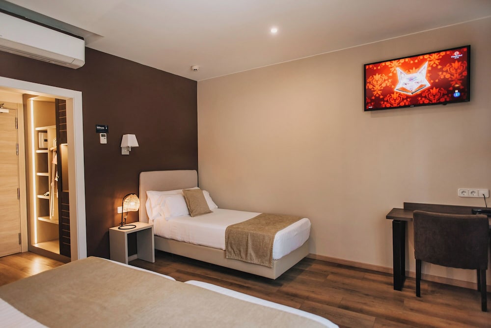 ROOM, TRIPLE