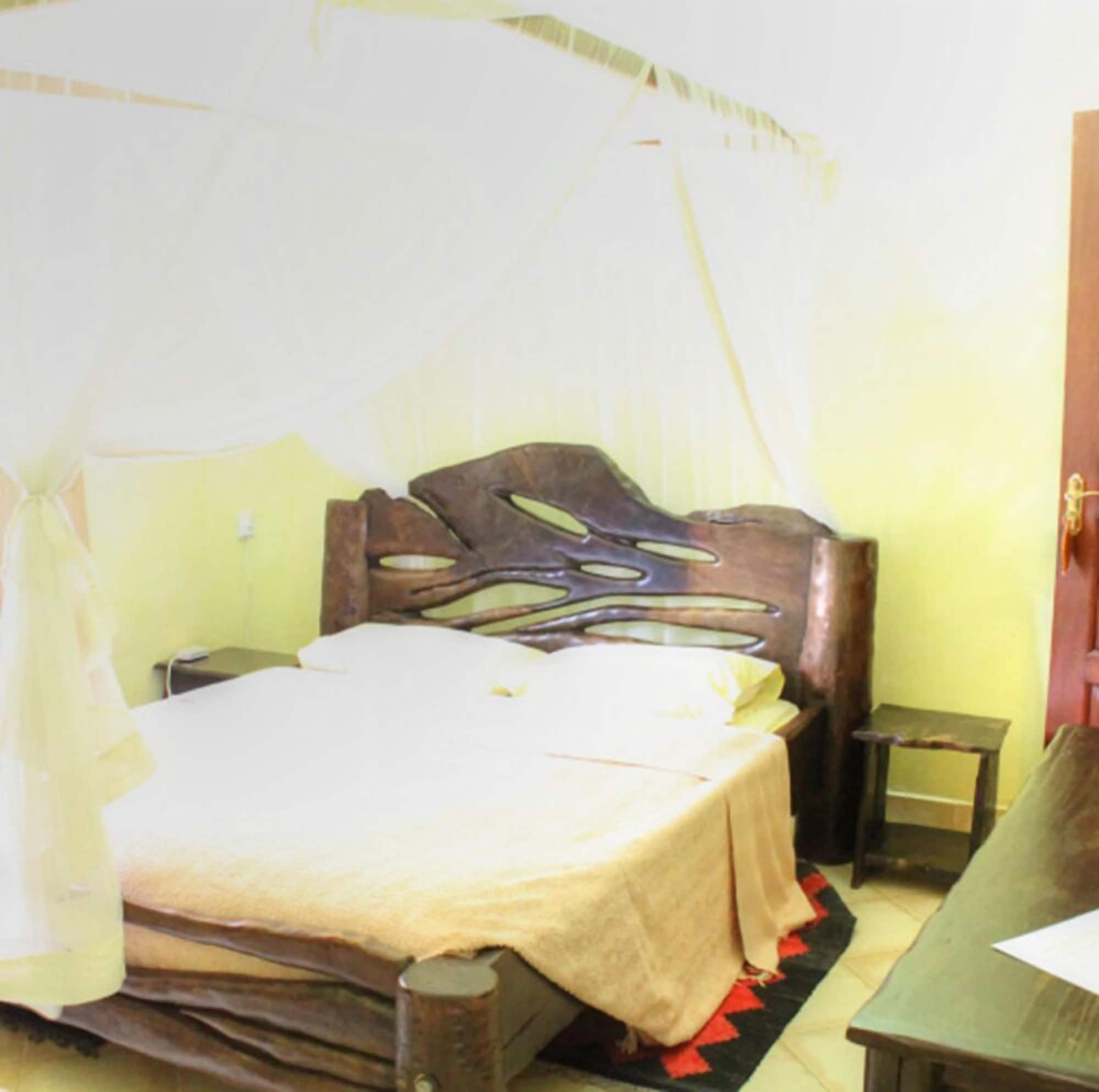 ROOM, SINGLE