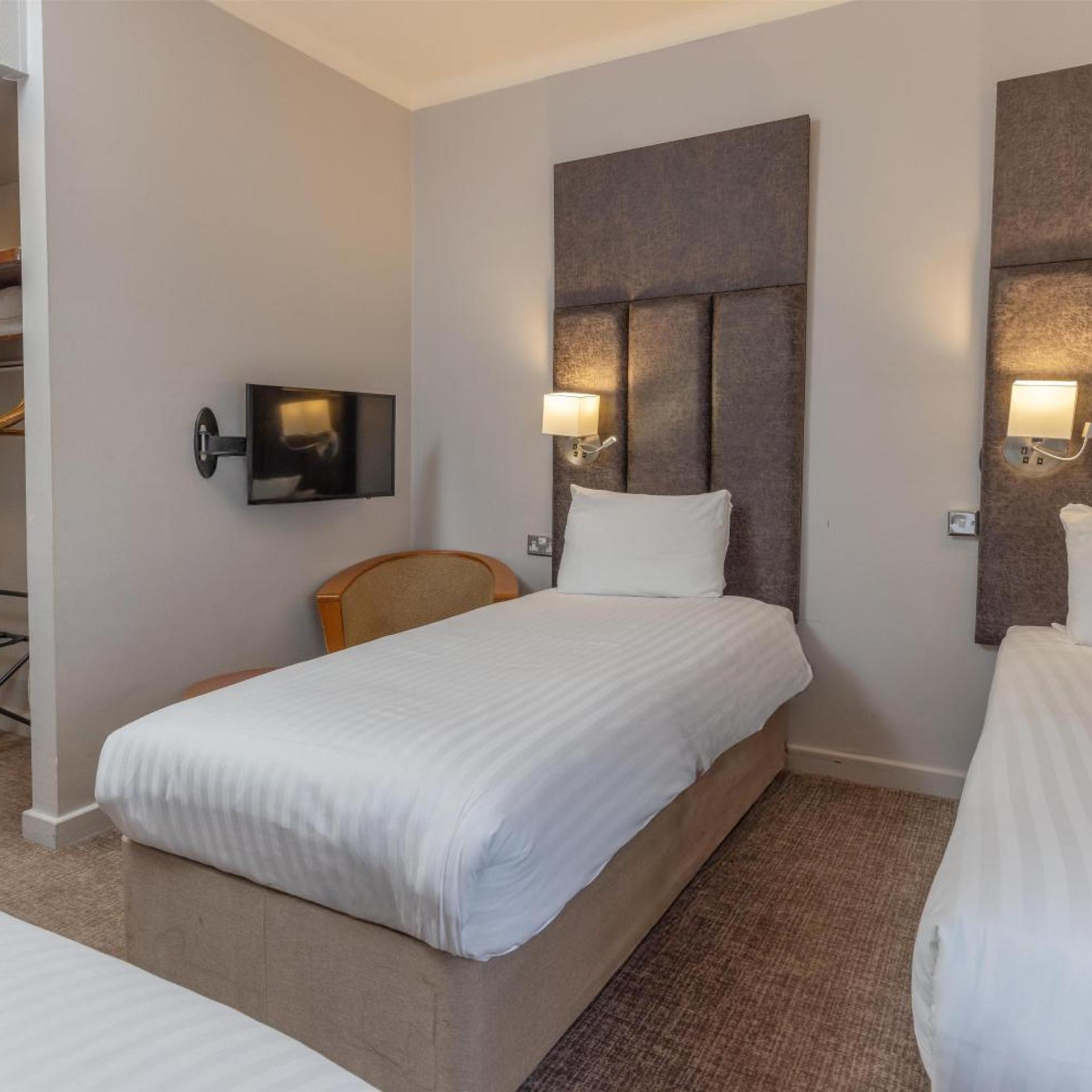 Family, Double and Twin Beds, Best Western Aberavon Beach Hotel 2/6