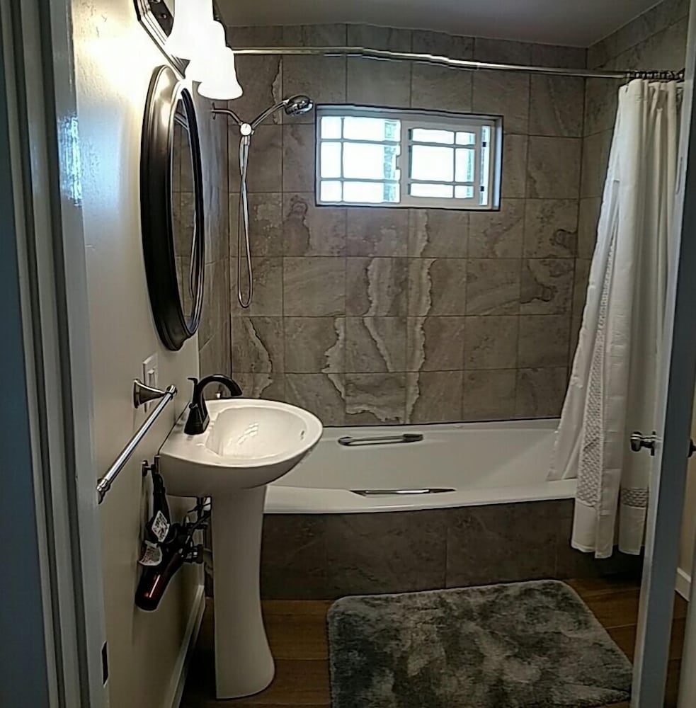 Friday Harbor Grand B&B 22/55