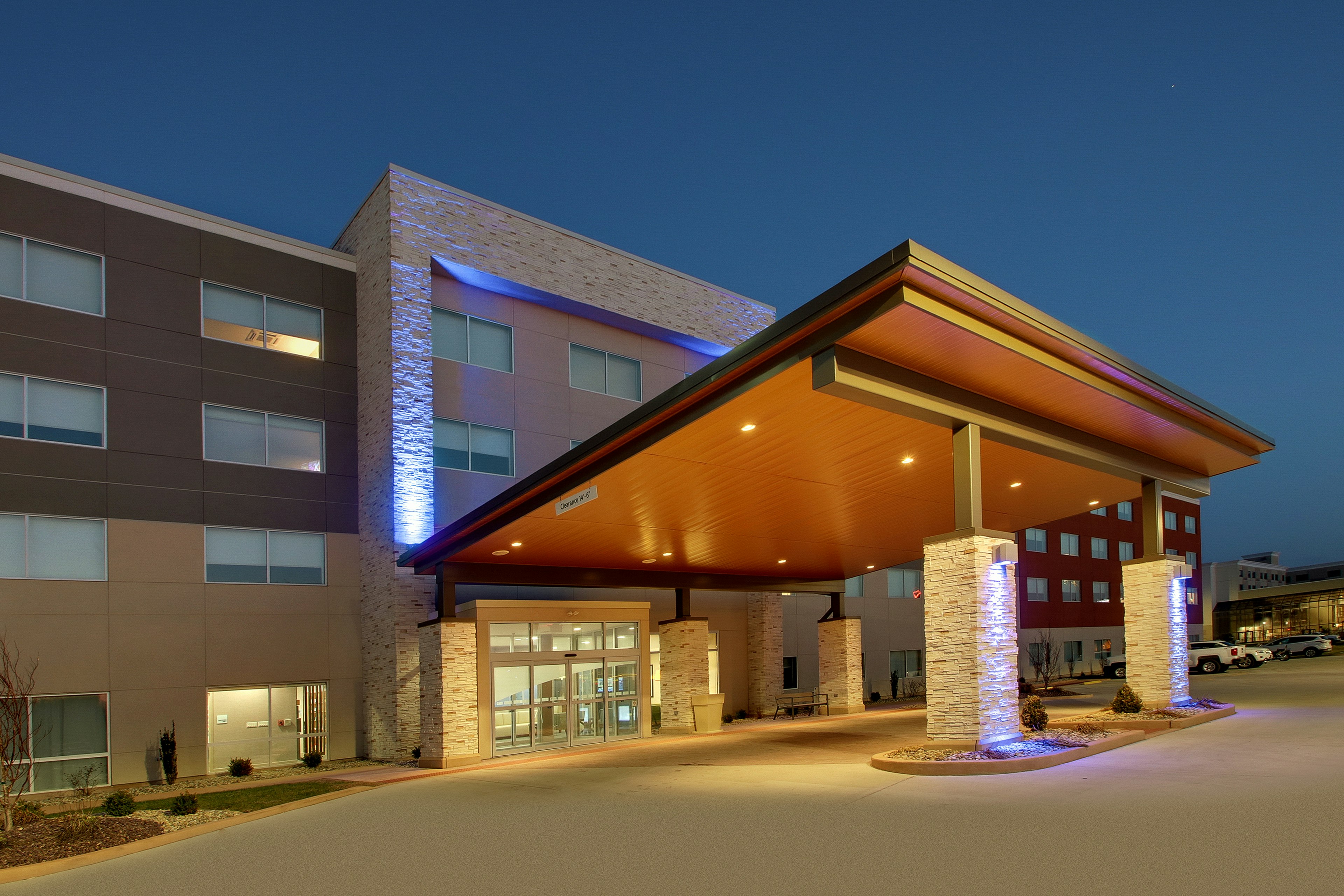 Holiday Inn Express Suites Mount Vernon 6/57