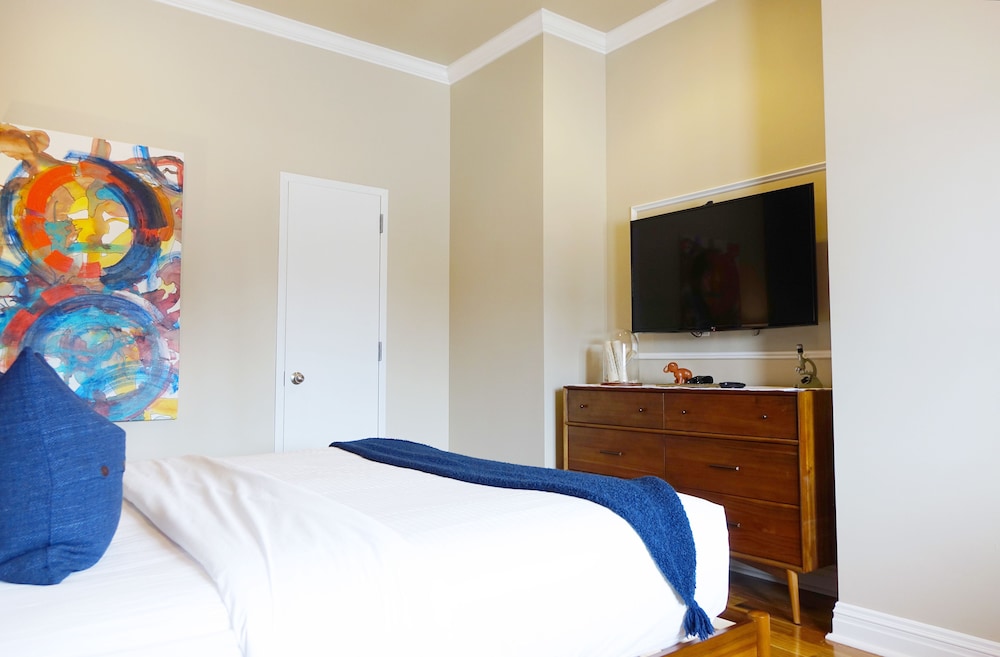 SUPERIOR, QUEEN BED