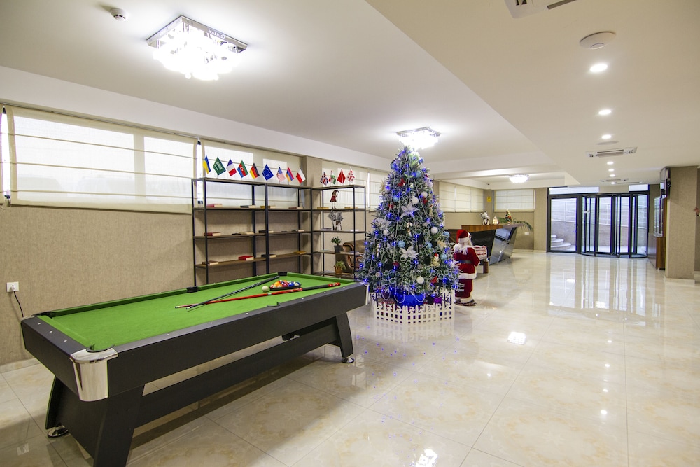 Lisi Hills Hotel 7/50