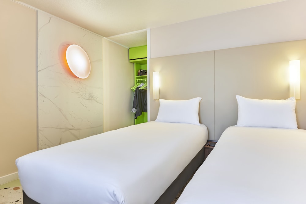 Pop, Twin Beds