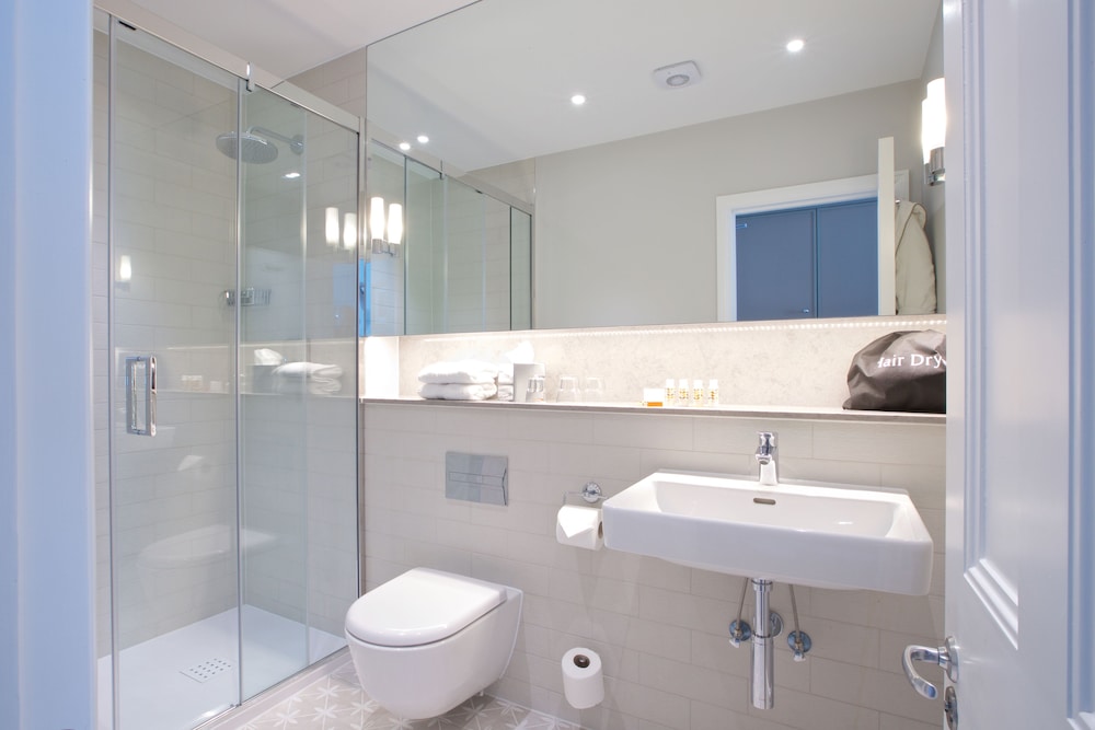 54 Queens Gate Hotel 48/50