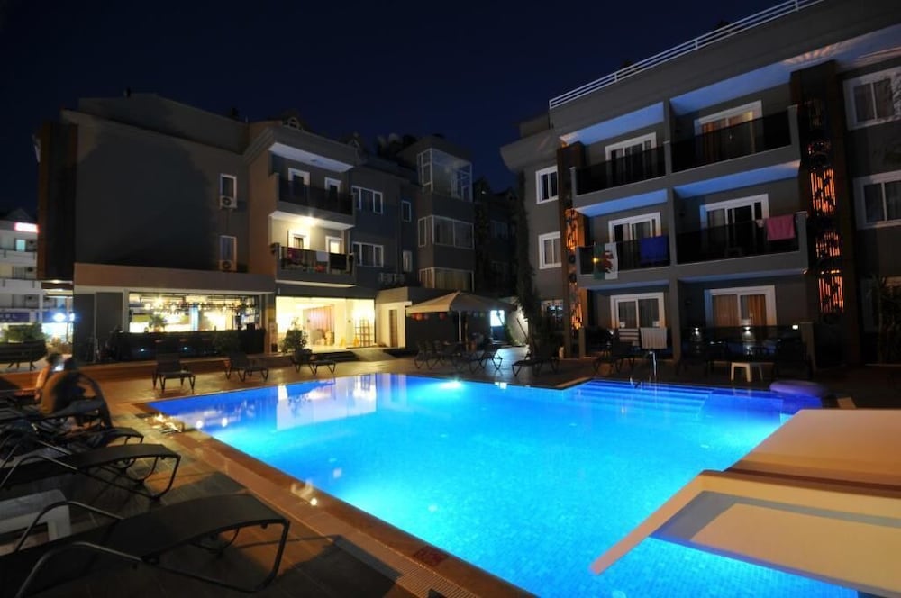 Isla Suite Hotel 43/46