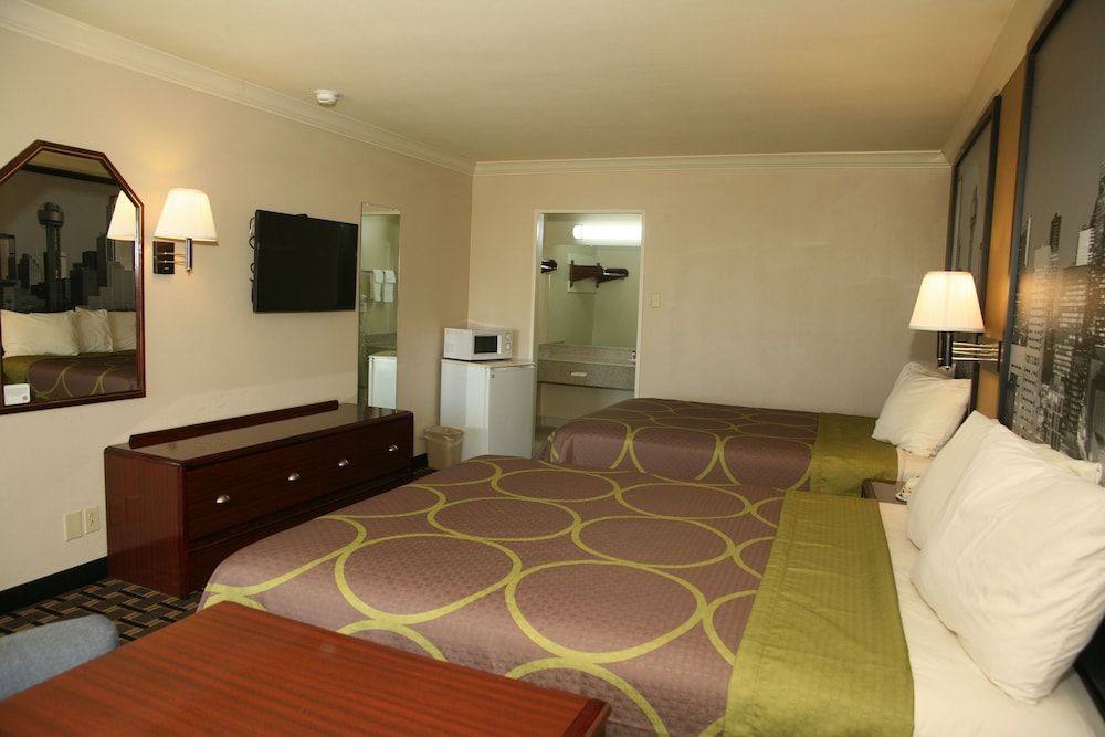 Super 8 By Wyndham Tyler Tx 8/21
