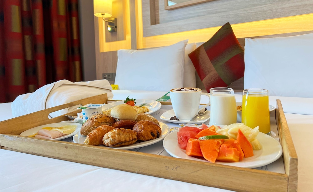 Golden Tulip Le Diplomate Cotonou 56/72