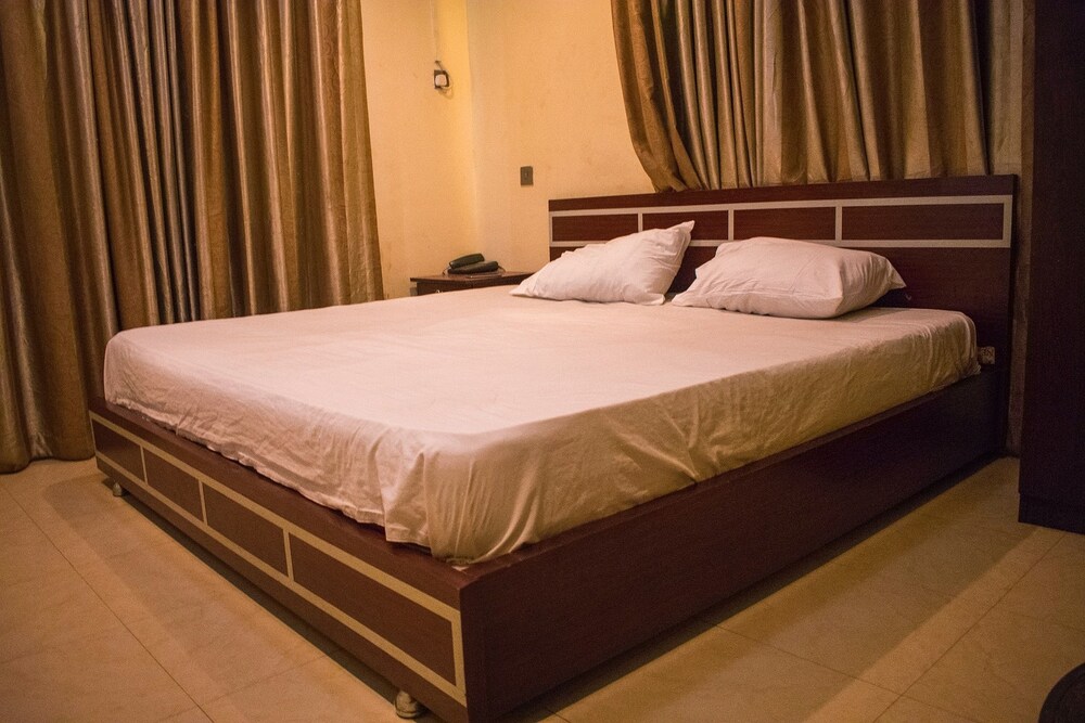 ROYAL, DOUBLE BED