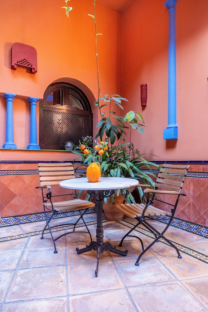 Patio De La Alameda 16/68