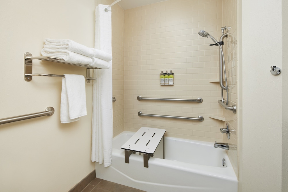 CANDLEWOOD SUITES VALDOSTA MALL 13/37