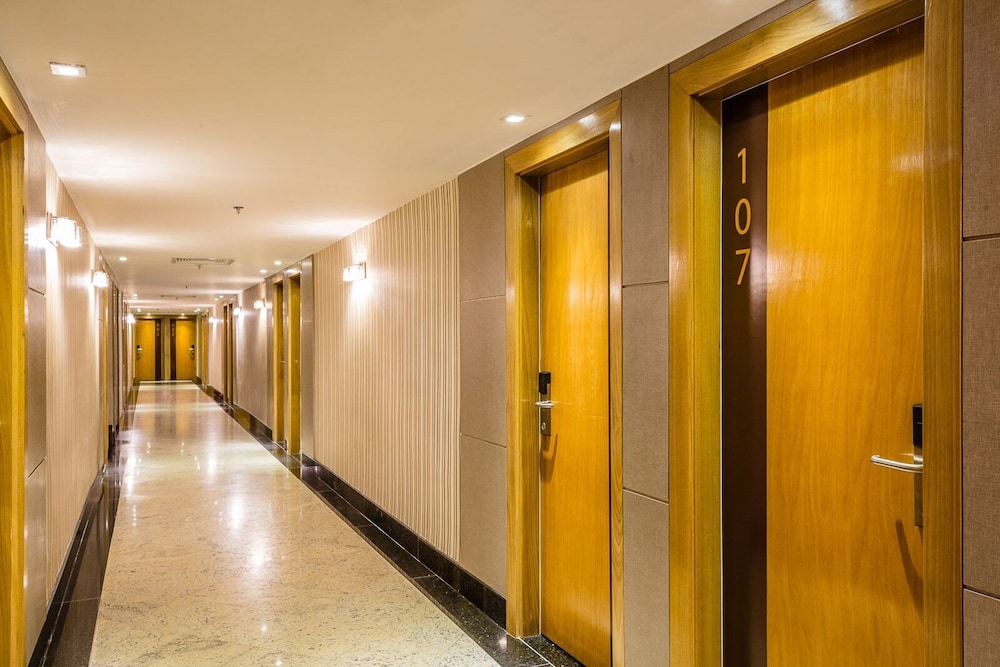 Vogue Hotel 37/60
