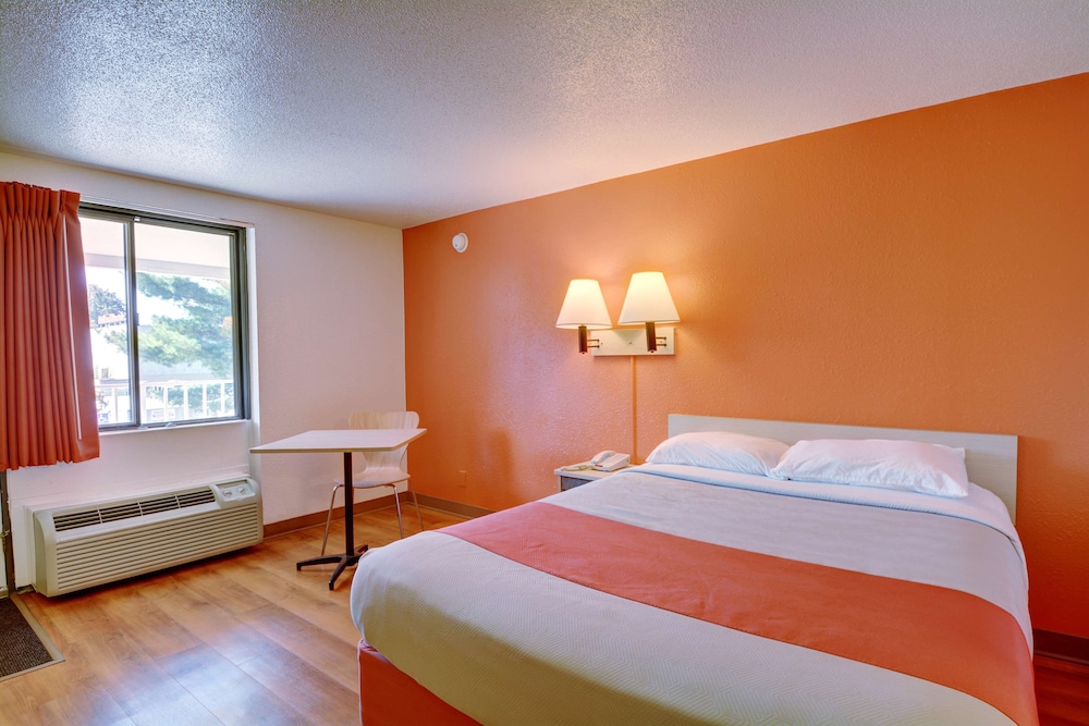 Motel6 Chicopee, MA - Springfield 15/37