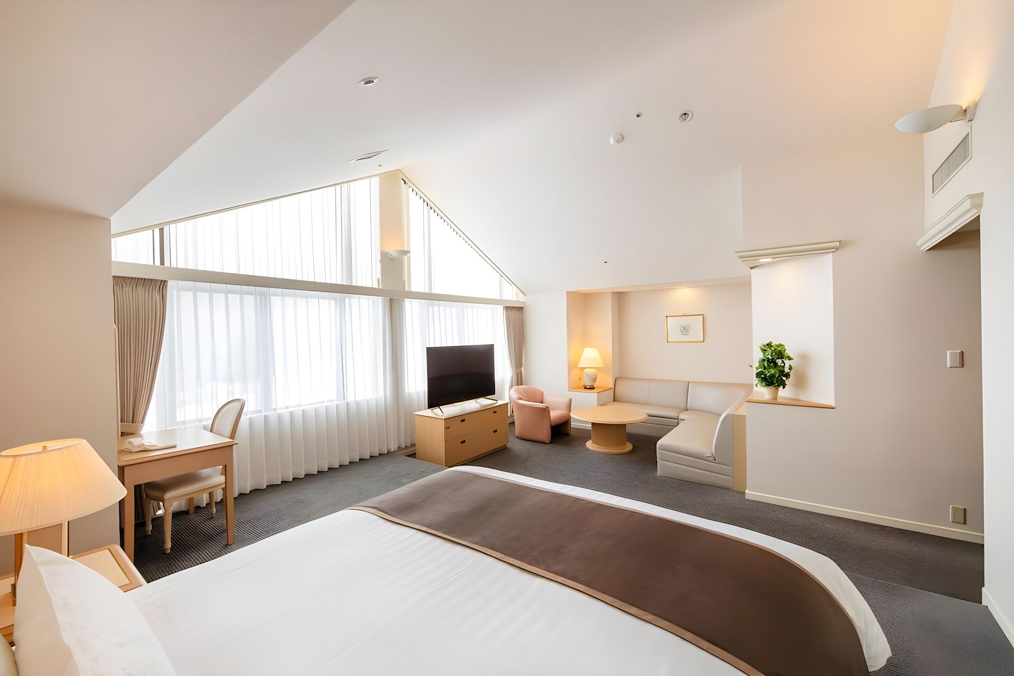 Junior Suite, King Bed, Mountain Side, North Wing