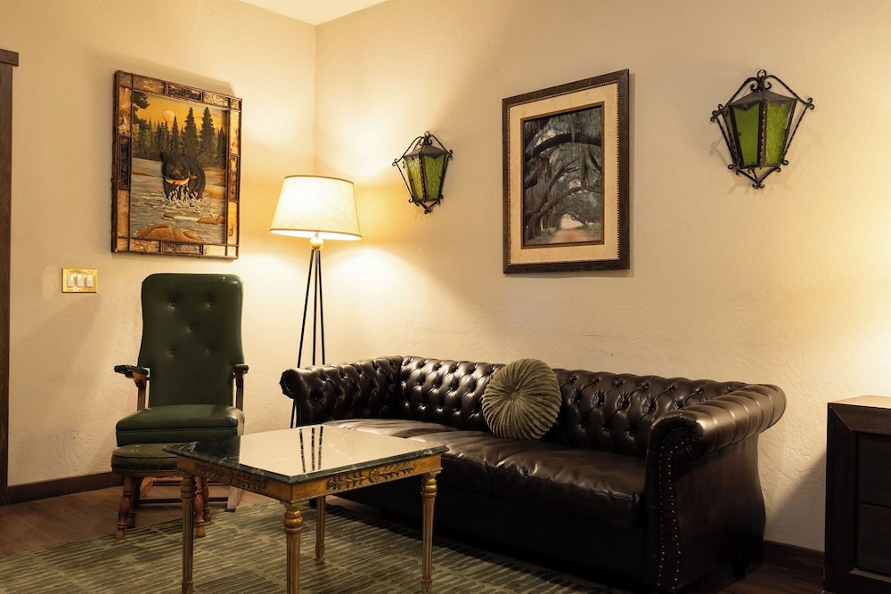 Black Forest Lodge And Cabins 32/50