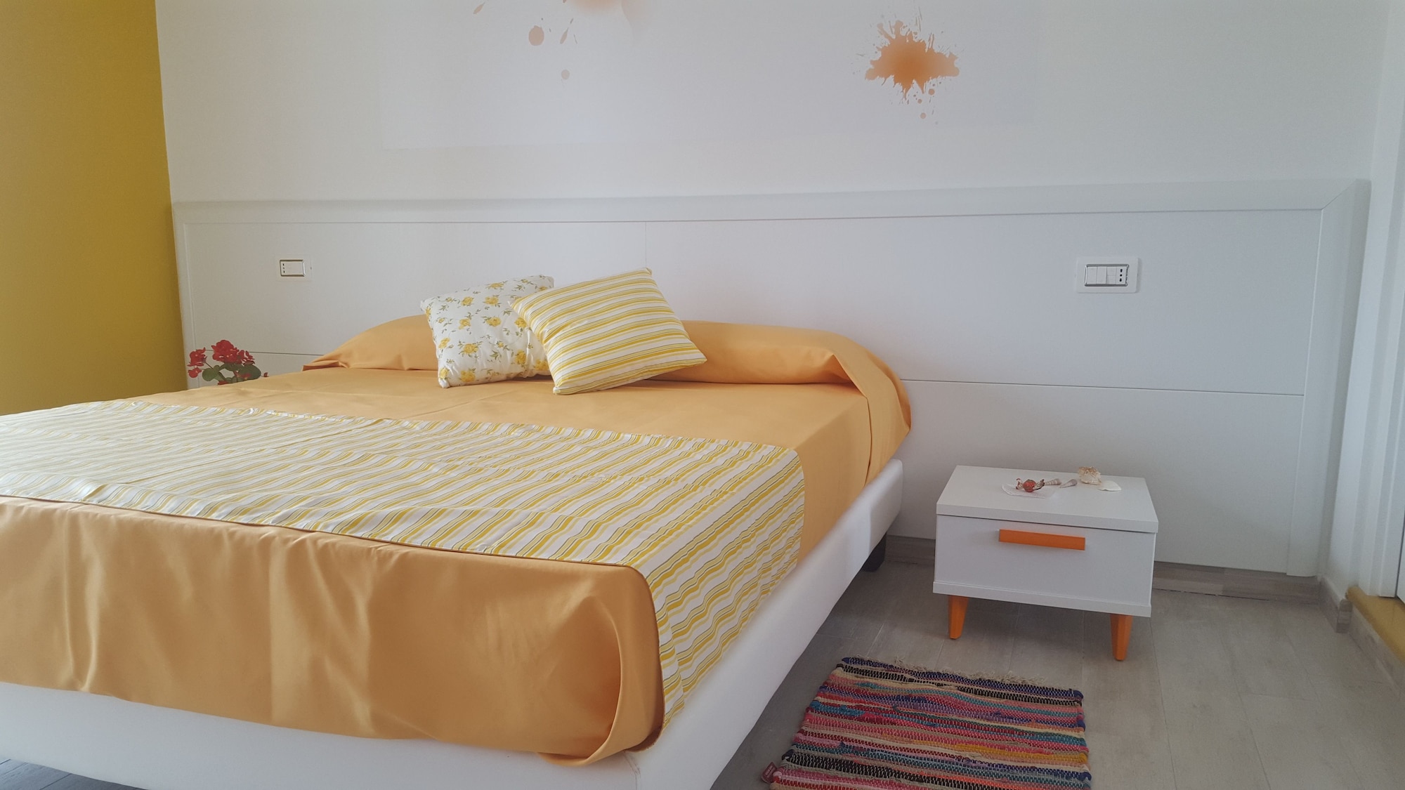 SUPERIOR, QUEEN BED
