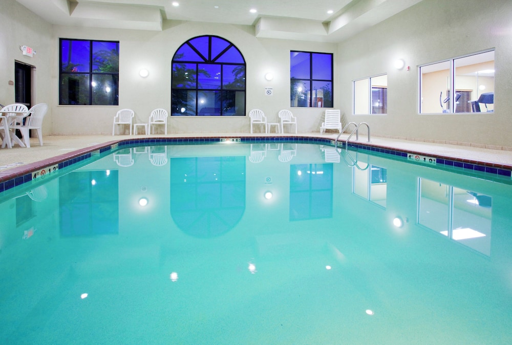 Holiday Inn Express & Suites Rocky Mount/Smith Mtn Lake 44/75