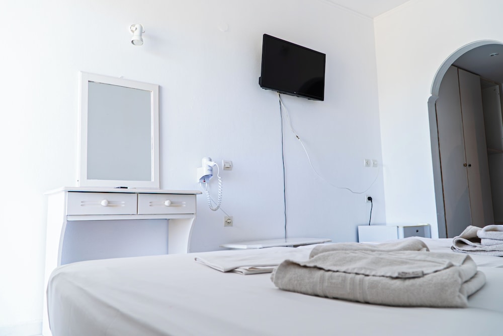 Ikaros Hotel 28/70