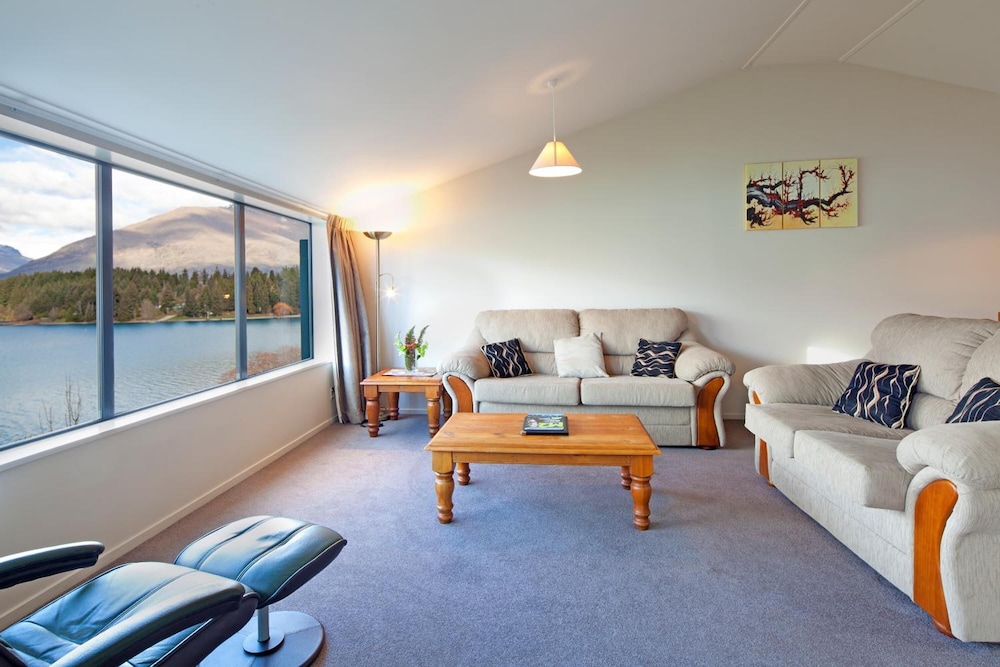 SPINNAKER BAY APARTMENTS 30/68