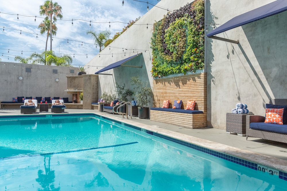 Angeleno Hotel 34/61