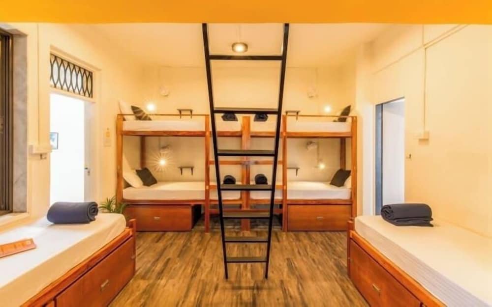 MIXED DORM, 10 BEDS