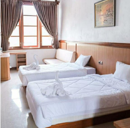 Panda, Superior, Twin Beds