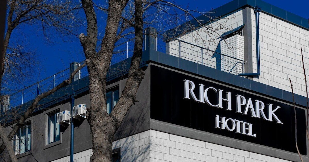 Rich Park Hotel 1/24