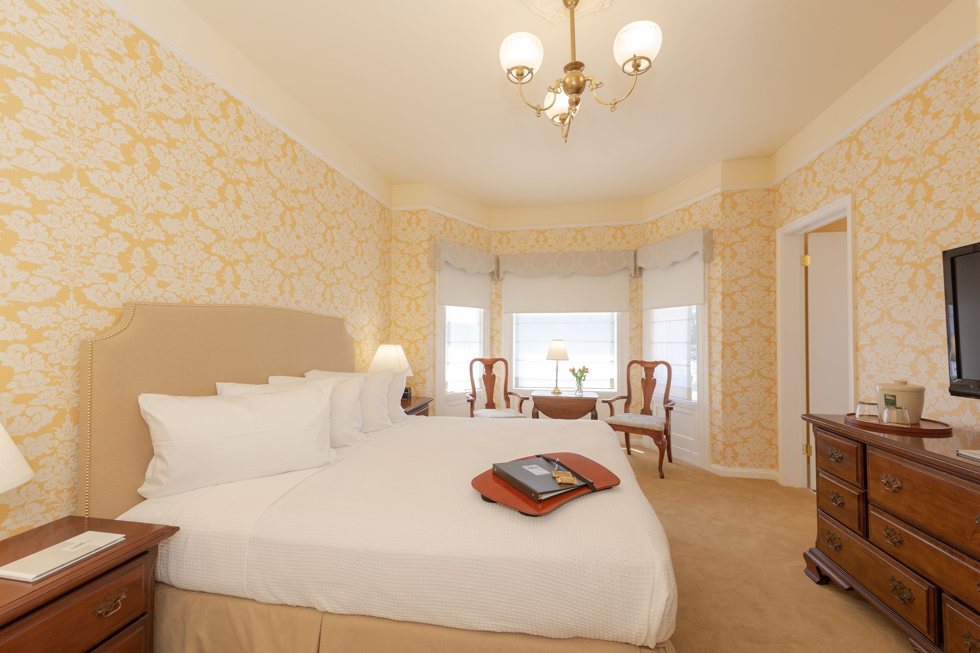 CUPOLA, SIGNATURE, KING BED