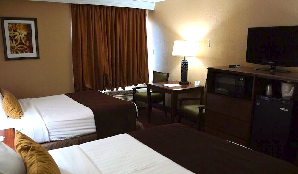 Baymont by Wyndham Richmond KY 10/30