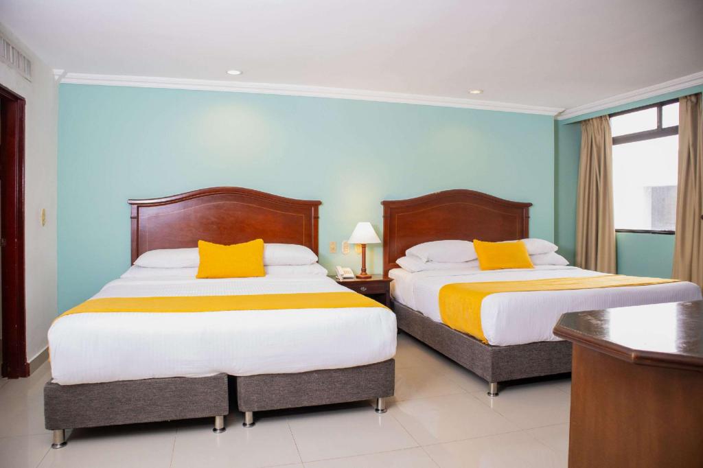 Suite, 2 King Beds