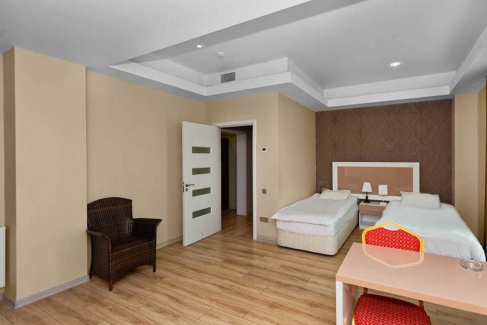 Hotel Diplomat Suites 20/44