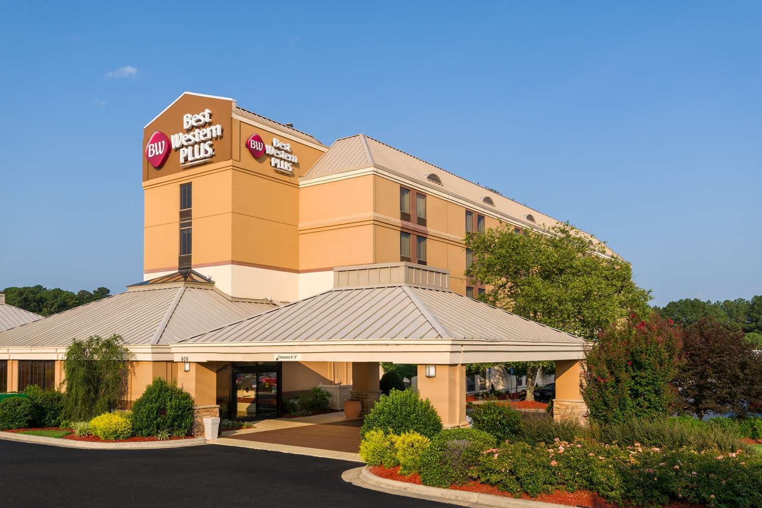 Best Western Plus Goldsboro 4/32