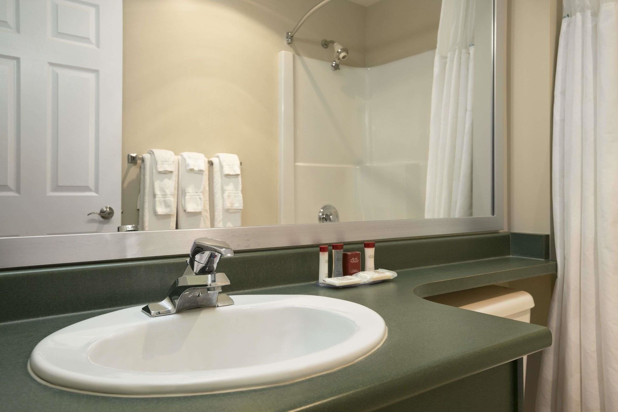 غرفة بسريرين كوين، Ramada Limited - Merritt 3/3
