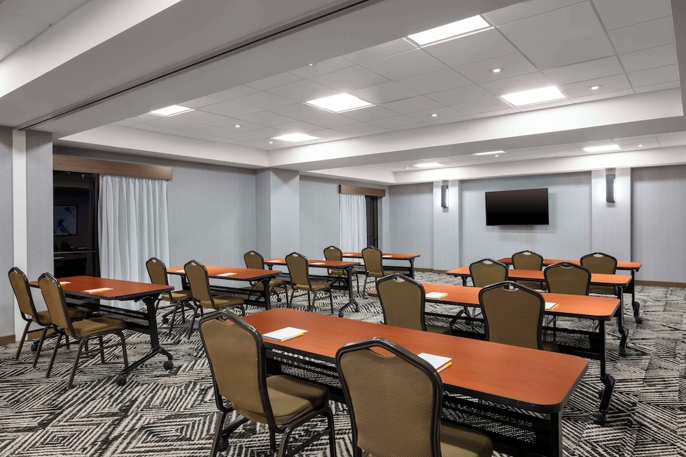 Hyatt Place Tempe/Phoenix Airport 46/54