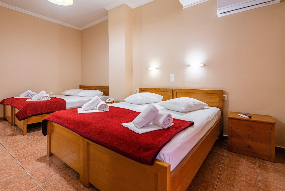 Faros 2 Hotel 18/36
