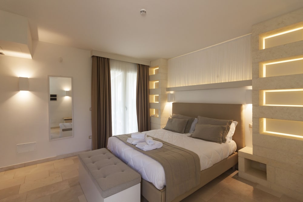 Montiro Hotel 5/48